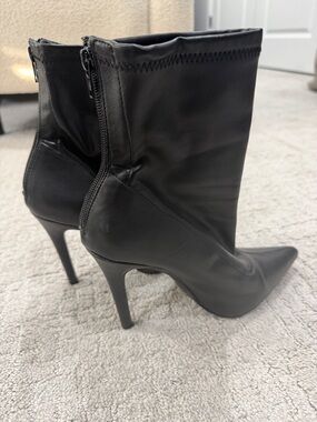 Women's Black Pointed-Toe Stiletto Ankle Boots